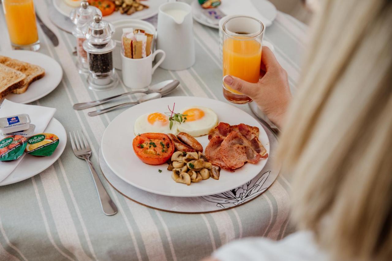 Cornerstone Manor Bed and Breakfast Grahamstown Buitenkant foto