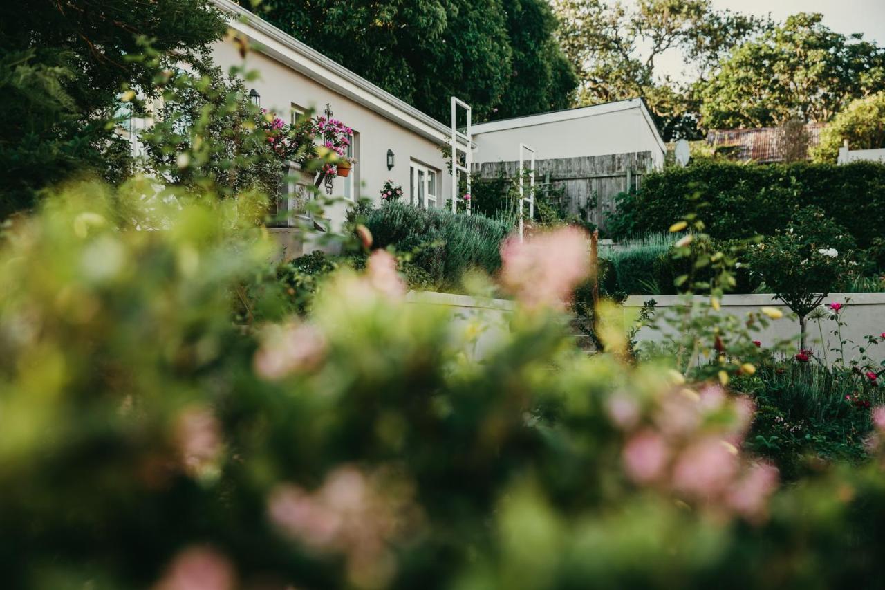 Cornerstone Manor Bed and Breakfast Grahamstown Buitenkant foto